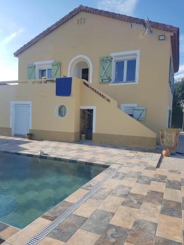 Villa moderne avec piscine vue mer à Nice Bellet