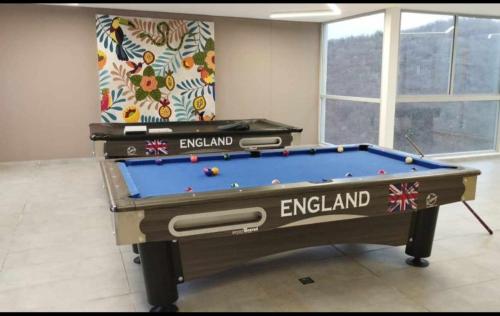 a pool table in a room with at Hermoso ApartaSuite en Playa Salguero!/Rodadero in Gaira