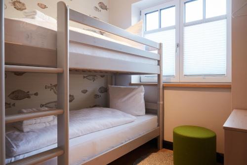 En eller flere senge i et værelse på Binnendiek Haus 1 Comfort-Apartment 5