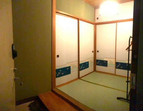 an empty room with a mirror in a gym at LivingAnywhere Commons Aizu Bandai Japanese style room- Vacation STAY 74361v in Bandai