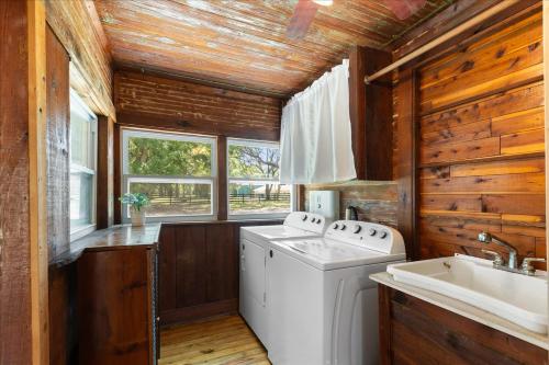 Φωτογραφία από το άλμπουμ του Sweetwater on the Range - New Reno Farm Getaway σε High Springs