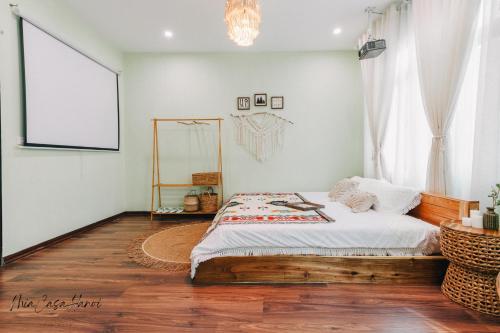 a bedroom with a bed with a wooden floor at MiaCasaHanoi - King Bed - Free laundry - Netflix & Rooftop Chill in Hanoi