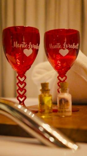 two red wine glasses sitting on top of a table at Chalés de Luxo Monte Lorobell A-Frame in Campos do Jordão
