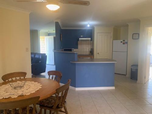 Η κουζίνα ή μικρή κουζίνα στο Lazy Days in Jurien Bay