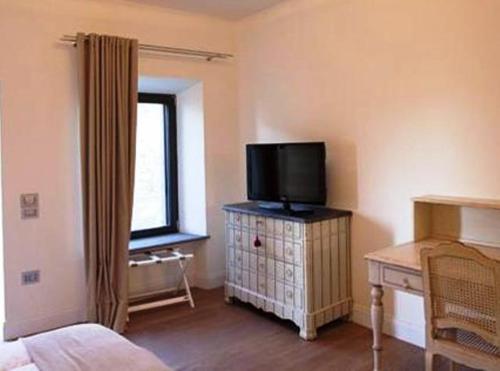 TV i/ili multimedijalni sistem u objektu Misia Resort