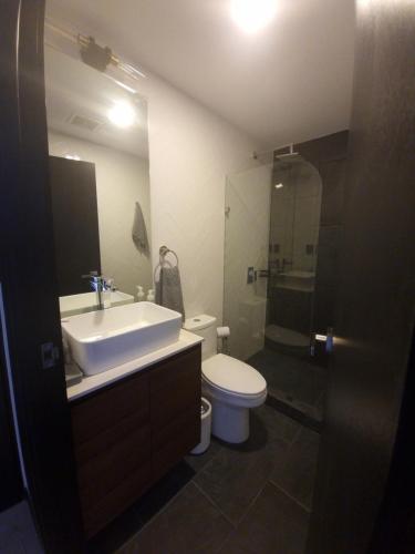 Ένα μπάνιο στο Apartamento 2 Habitaciones, Edificio EON, Zona 10, Turin
