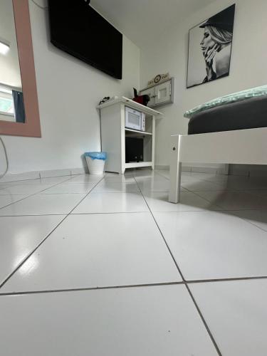 Kuchyň nebo kuchyňský kout v ubytování Simple room in Luxembourg city