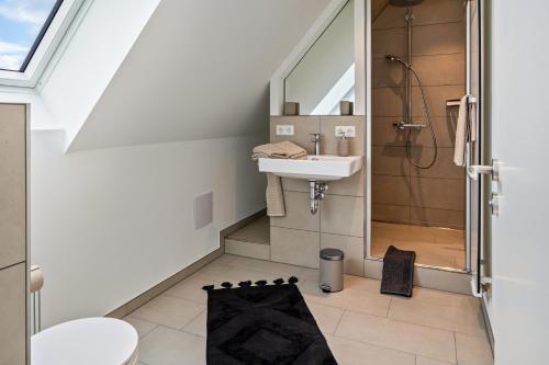 a bathroom with a sink and a shower at Ferienwohnung Kühn in Kirchzarten