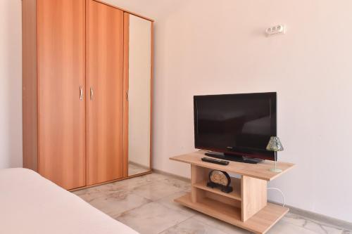 a bedroom with a flat screen tv on a table at Vadul Chiquita in Vadu