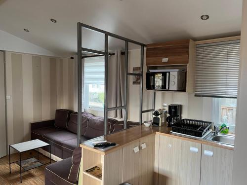 Η κουζίνα ή μικρή κουζίνα στο Mobilhome 6 CA36