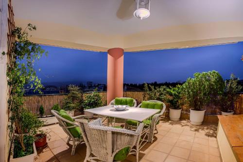 CELESTIAL GARDEN-Thessaloniki's modern, eclectic penthouse-Ideal for remote work and longer stays