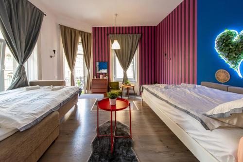 Postel nebo postele na pokoji v ubytování A+ Central Apartments