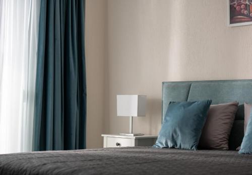 Ένα ή περισσότερα κρεβάτια σε δωμάτιο στο Sunny Point Apartments Nikiti