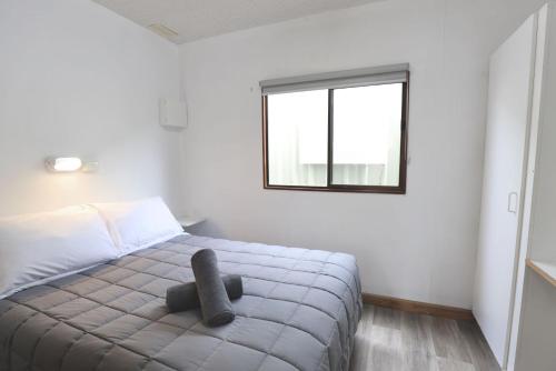 Ένα ή περισσότερα κρεβάτια σε δωμάτιο στο Sea Vu Caravan Park