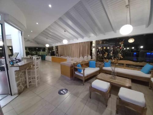 Coin salon dans l'établissement Aegean Blu Hotel & Apartments