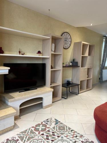 TV a/nebo společenská místnost v ubytování CASA I CEDRI