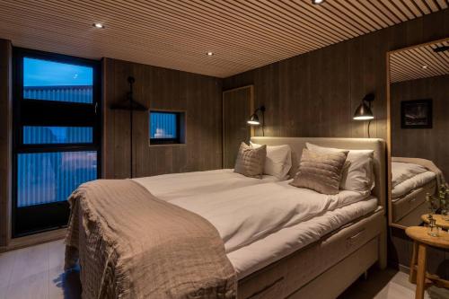 a bedroom with a large bed and a large window at Leilighet med fantastisk utsikt in Henningsvær
