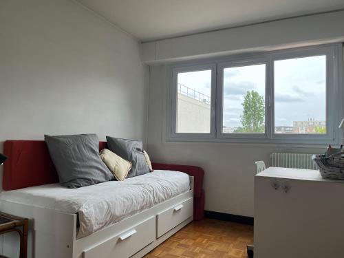 Sunny Private Bedrooms in Peaceful Shared Flat near Bois de Vincennes