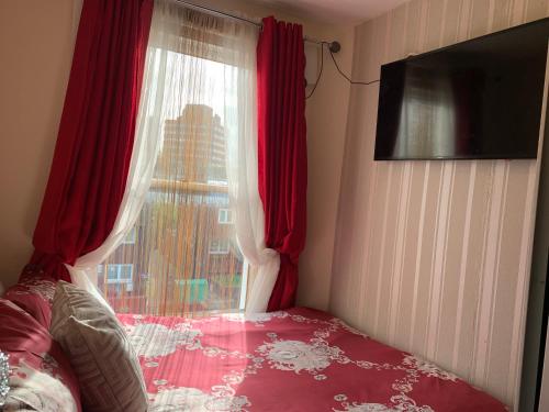 a bedroom with a window with a view of a city at Superbly Furnished Apartment in Central London in London