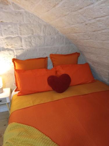 Giường trong phòng chung tại B&B CORTE DI LORENZO A Bari vecchia