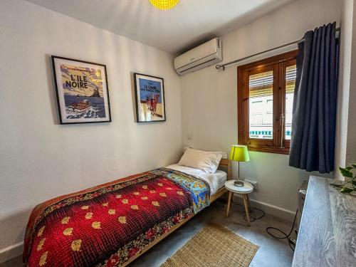 En eller flere senge i et værelse på Pisos Baza, Tres apartmentos en Baza Central