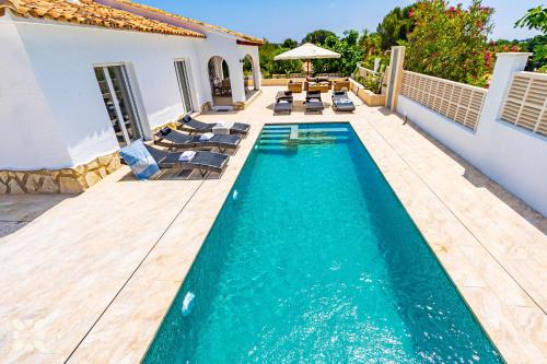 Villa Ancla Blanca by Abahana Villas