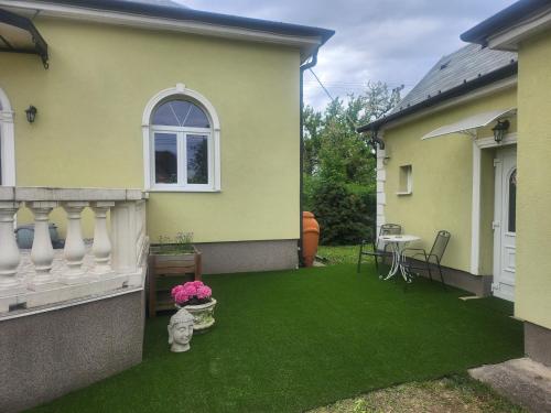 Κήπος έξω από το Small House in Green area