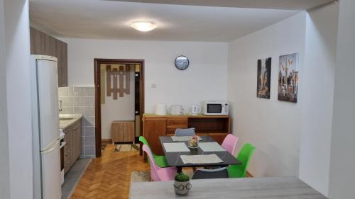 Cuina o zona de cuina de Apartment Chalovski