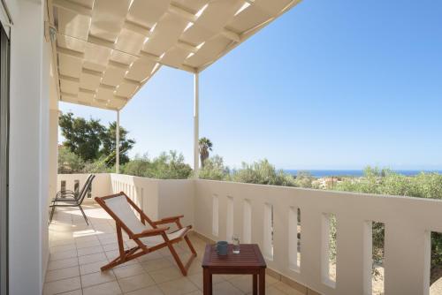 Μπαλκόνι ή βεράντα στο Perivoli SeaView Cottage, a Rural Bliss of Nature, By ThinkVilla