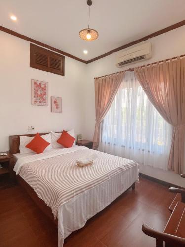 Tempat tidur dalam kamar di Ngọc Toàn Homestay