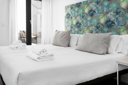 Ένα ή περισσότερα κρεβάτια σε δωμάτιο στο Apartamentos Isabella by Concept Flats