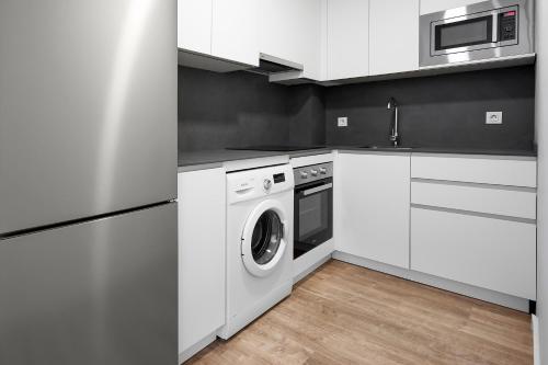 Η κουζίνα ή μικρή κουζίνα στο Apartamentos Isabella by Concept Flats