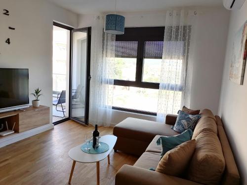 Μια τηλεόραση ή/και κέντρο ψυχαγωγίας στο Vegi Apartments