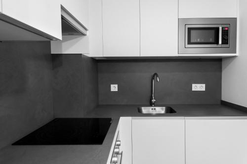 Η κουζίνα ή μικρή κουζίνα στο Apartamentos Isabella by Concept Flats