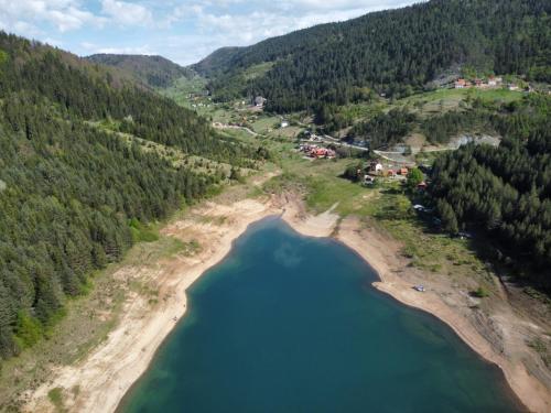 an aerial view of the shore of a lake at Zaovinski Raj Tara in Konjska Reka