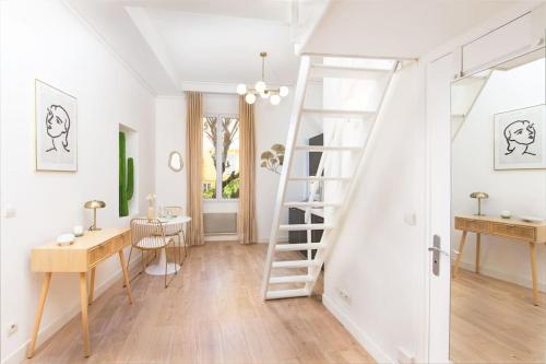 The Calypso - Quiet - New - Central