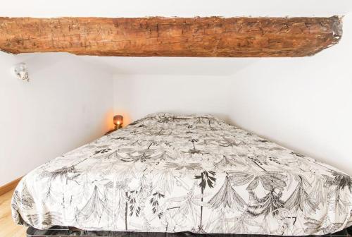 - un lit dans l'angle de la chambre dans l'établissement The Calypso - Quiet - New - Central, à Nice