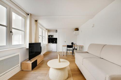 Pick A Flat's Apartment in Louvre - Rue Saint-Anne