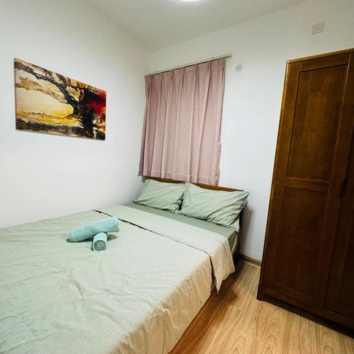 Katil atau katil-katil dalam bilik di Cozy 2B1R 4pax Condo Forest City 1G-606