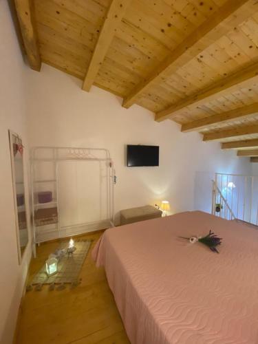 a bedroom with a bed and a flat screen tv at Residenza Ronna Razia in Avola