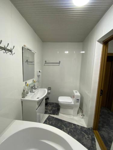 Ένα μπάνιο στο HOTEL KARVON SHAHRISABZ