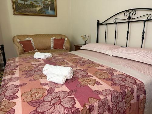 a bedroom with two beds with towels on the bed at Residenza Gonzaga in Serracapriola