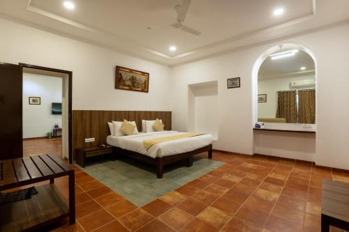 Postel nebo postele na pokoji v ubytování Zaras Resort Khandala