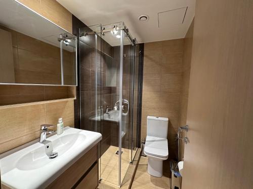 Kúpeľňa v ubytovaní RVG A3 Luxury House with Pool in Portoheli