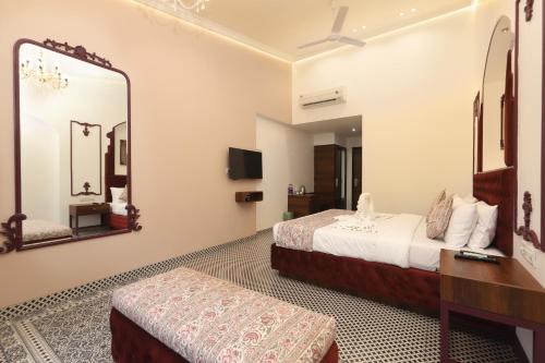 Postel nebo postele na pokoji v ubytování Zaras Resort Khandala