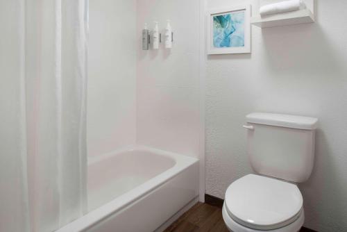 Bilik mandi di Hampton Inn Hilton Head