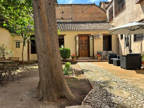 Casa junto a la Alhambra con vistas y jardín privado