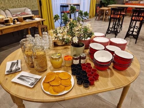 a wooden table with plates of food on it at Beelodge Hotel Blois Centre in Blois