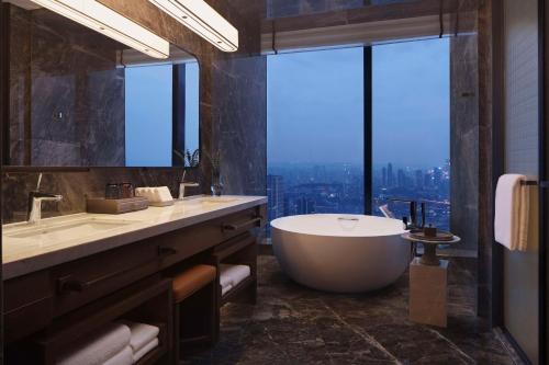 Kupatilo u objektu Conrad Chongqing