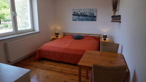 a bedroom with a bed and a table with chairs at Pensjonat Kowalski in Łubowo